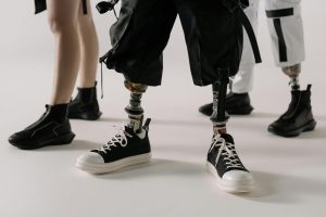 How To Incorporate Techwear Elements Into Urban Daily Outfits