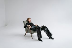 Why Many Modern Pop Hits Use 1980s Nostalgia Elements