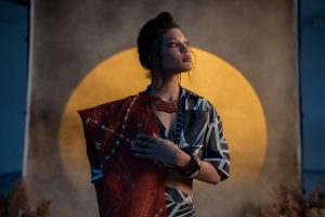 Why Minimalist Jewelry Complements Bold High Fashion Statement Outfits